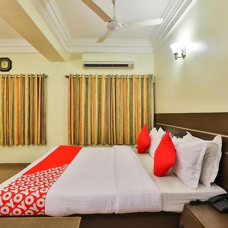 Oyo 17117 Hotel Rainbow Vadodara Exterior photo