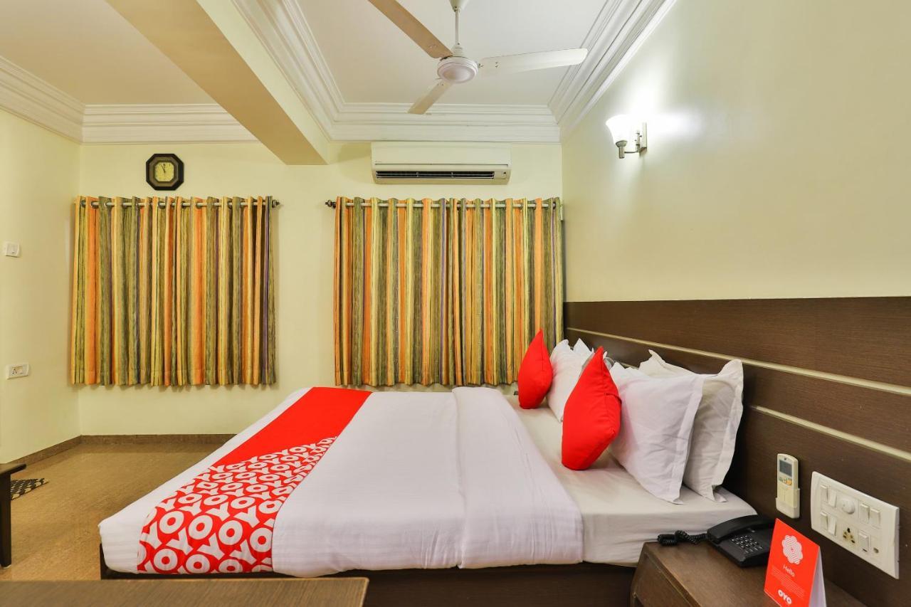 Oyo 17117 Hotel Rainbow Vadodara Exterior photo