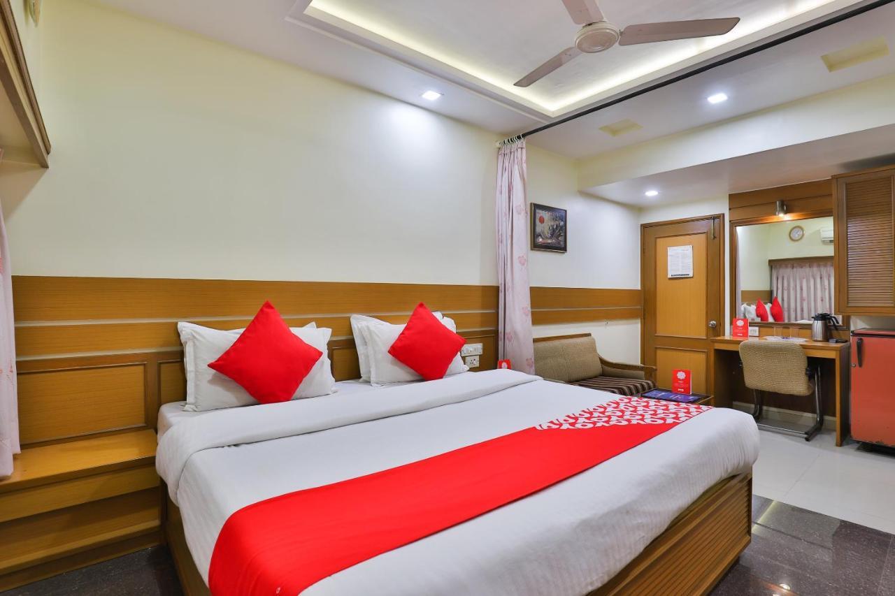 Oyo 17117 Hotel Rainbow Vadodara Exterior photo