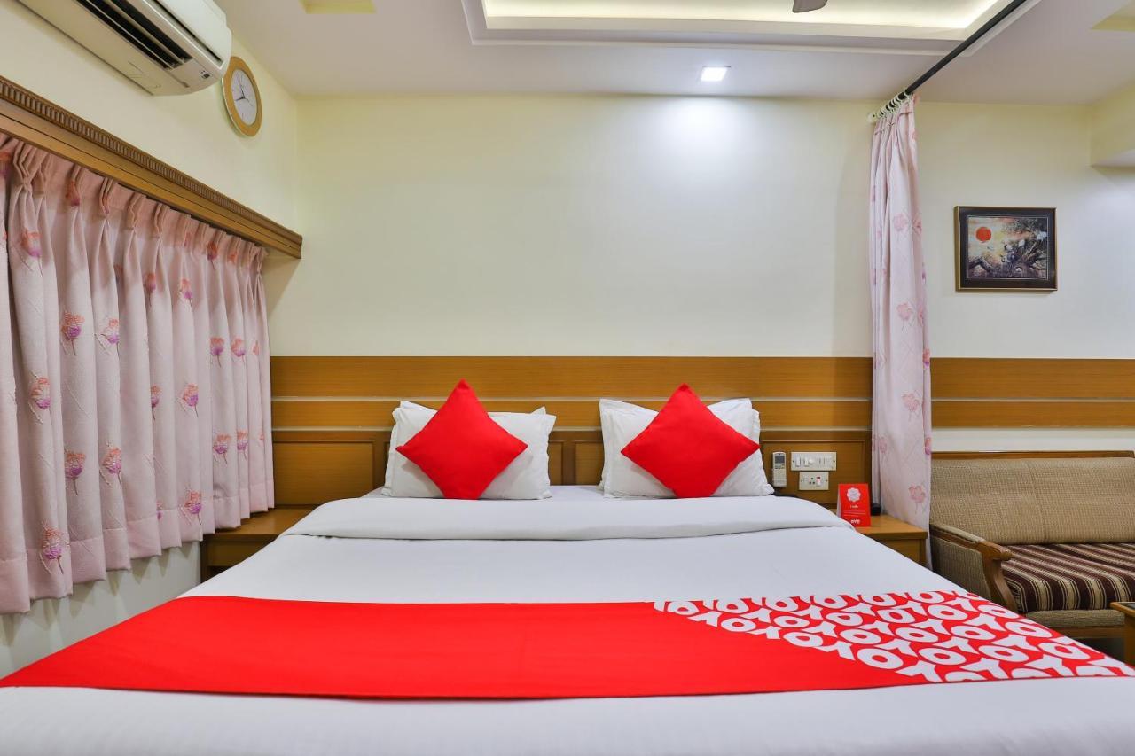 Oyo 17117 Hotel Rainbow Vadodara Exterior photo