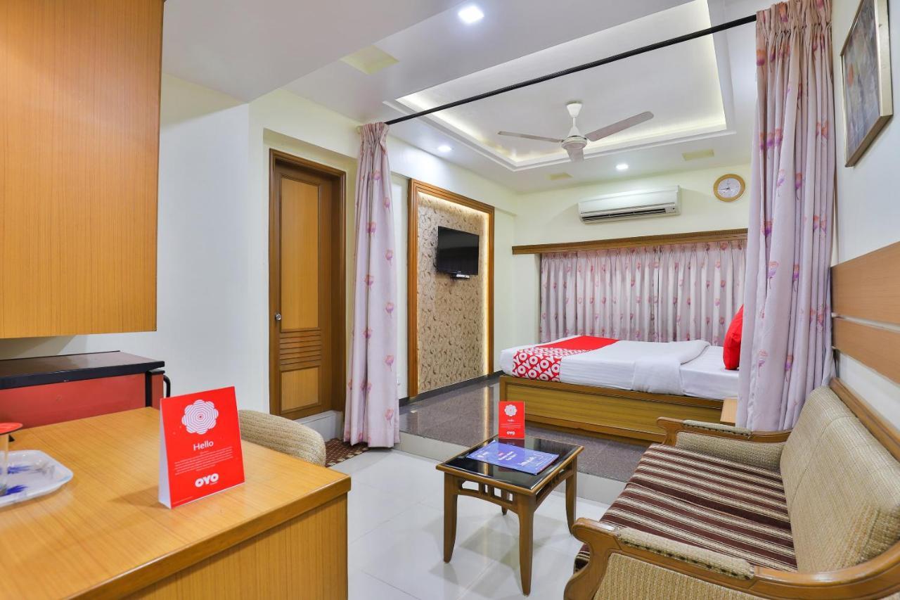 Oyo 17117 Hotel Rainbow Vadodara Exterior photo